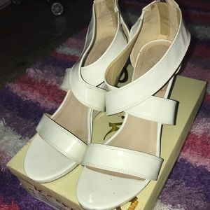 Back zip wedge crisscross